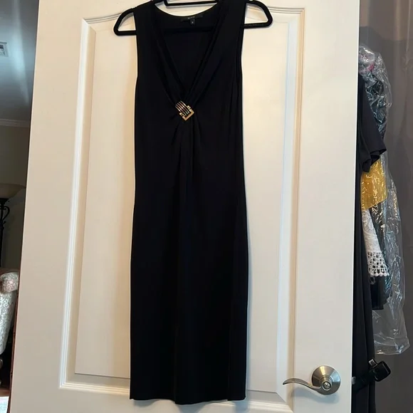 Gucci gorgeous cocktail black dress with gold brooch. Size M in as new condition - Picture 2 of 7
